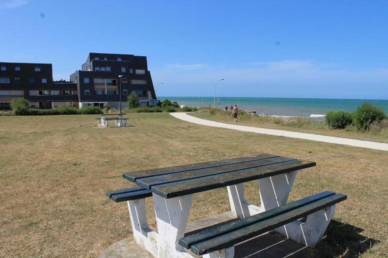 Beau Front De Mer Cosy Acces Direct Plage St Aubin Sur Mer Bernieres-sur-Mer Exterior photo